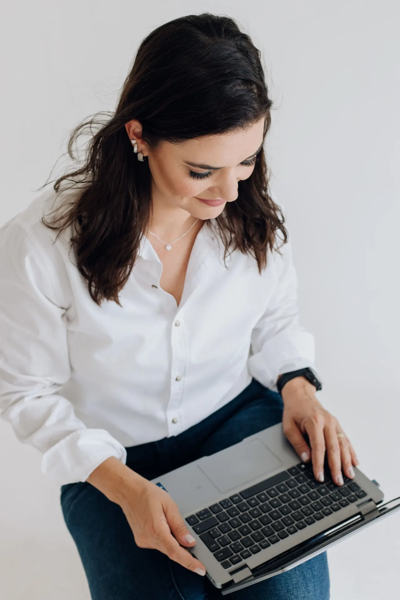 Giovanna, fundadora da GI Intercâmbio, planejando intercâmbios
